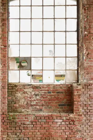 Achetez Aujourd’hui WINDOW ON BRICK WALL