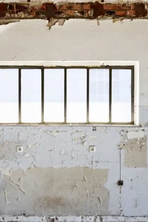 Petit Prix WALL WITH A WINDOW